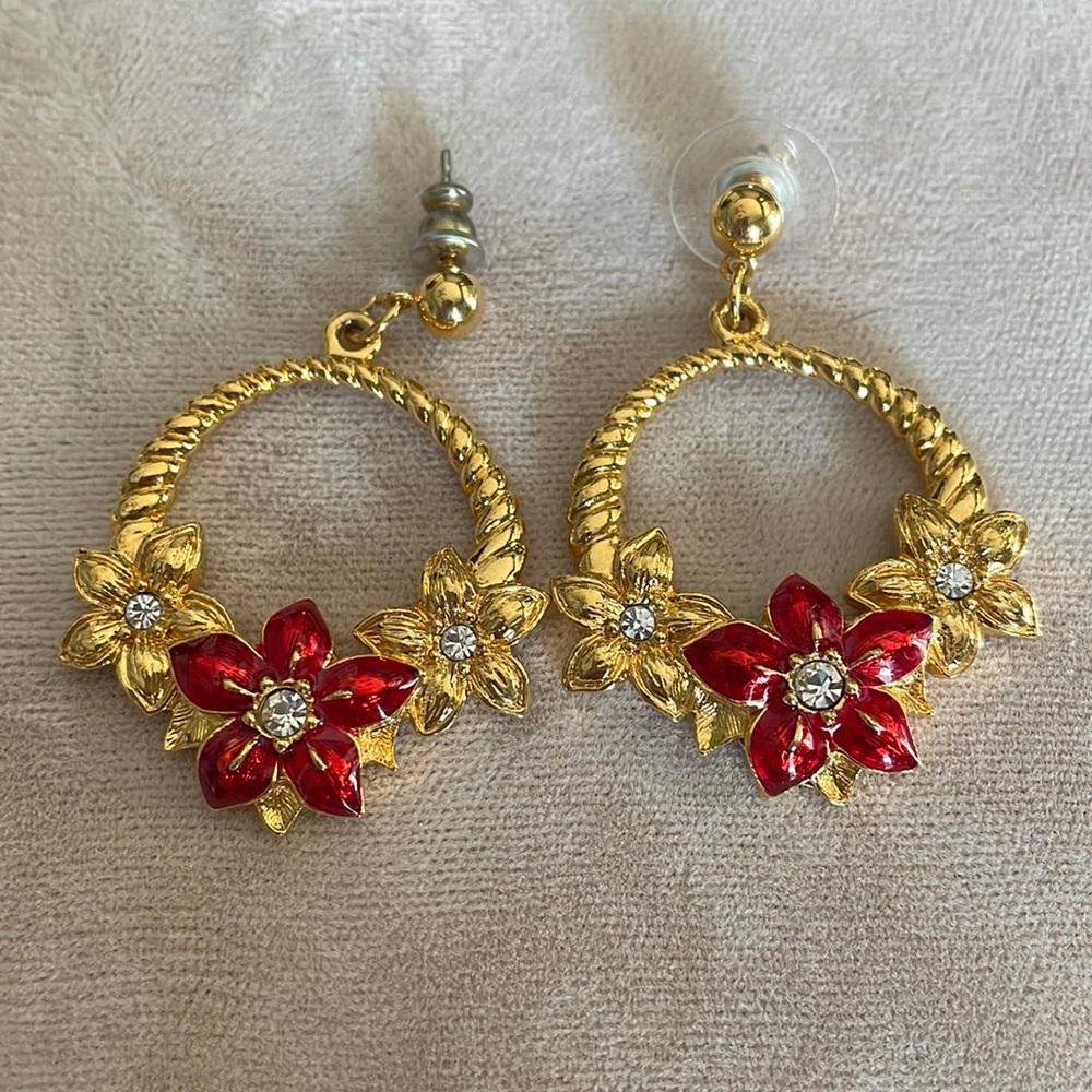 Vintage 1980s Avon Poinsettia pierced earrings.